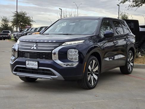 New 2026 Mitsubishi Outlander SE FWD image 2