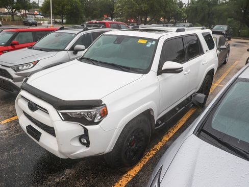 Used 2021 Toyota 4Runner SR5 Premium w/ Moonroof Package RWD image 3