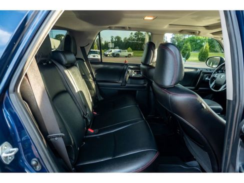 Used 2018 Toyota 4Runner TRD Off-Road Premium AWD/4WD image 18