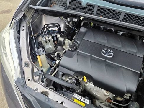 Used 2014 Toyota Sienna LE AWD/4WD image 66