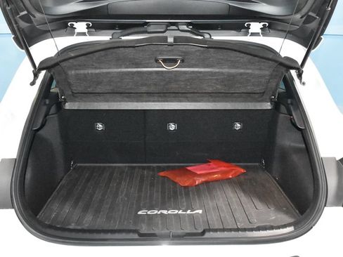 Used 2023 Toyota Corolla SE w/ SE Premium Package FWD image 32