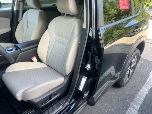 Used 2023 Nissan Rogue SV AWD/4WD image 14
