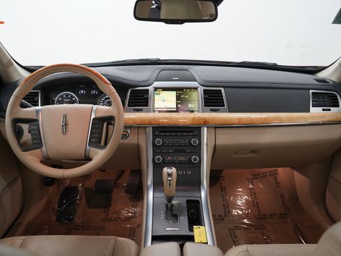 Used 2009 Lincoln MKS AWD image 14