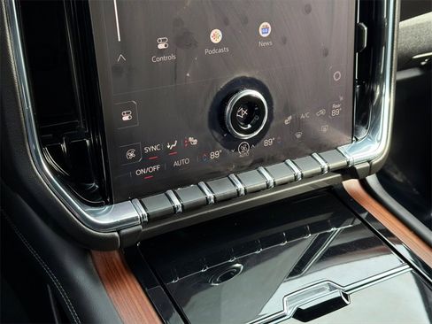 Used 2025 GMC Yukon Denali w/ Denali Reserve Package image 35