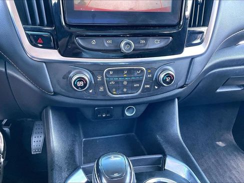Used 2018 Chevrolet Traverse LT FWD image 16