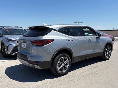 Used 2025 Chevrolet Blazer LT FWD image 2