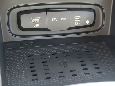 New 2026 Hyundai Venue SEL FWD image 32