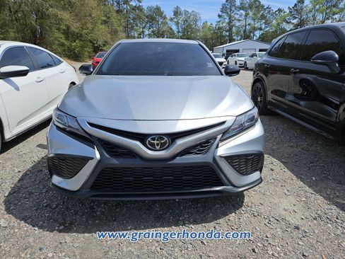 Used 2022 Toyota Camry SE w/ Convenience Package image 3