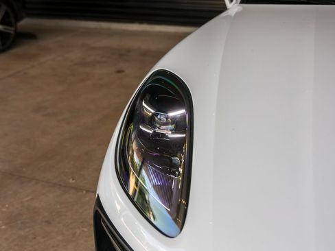 Certified 2026 Porsche Macan AWD/4WD image 11