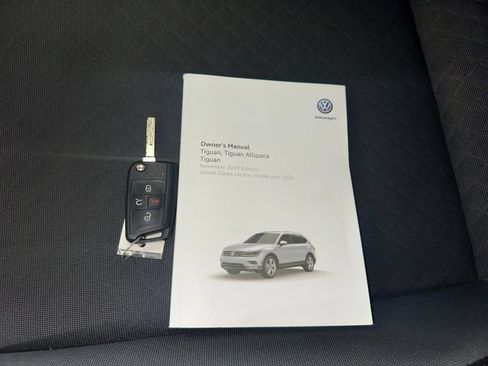 Used 2020 Volkswagen Tiguan S image 13