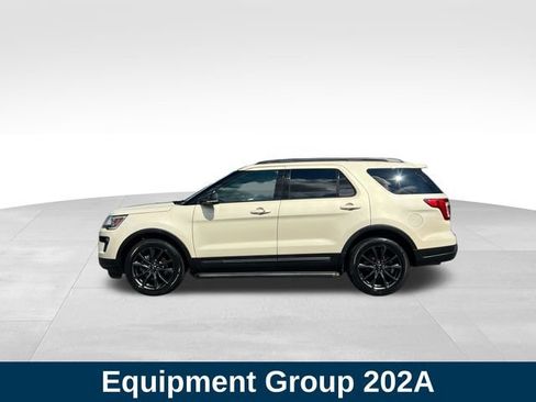 Used 2018 Ford Explorer XLT w/ Equipment Group 202A AWD/4WD image 2
