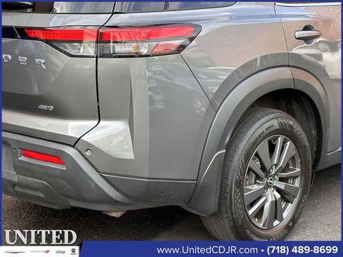 Used 2023 Nissan Pathfinder S image 11