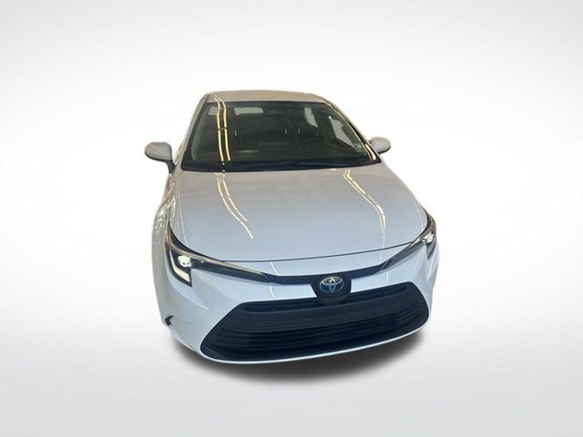 Used 2023 Toyota Corolla LE FWD image 3