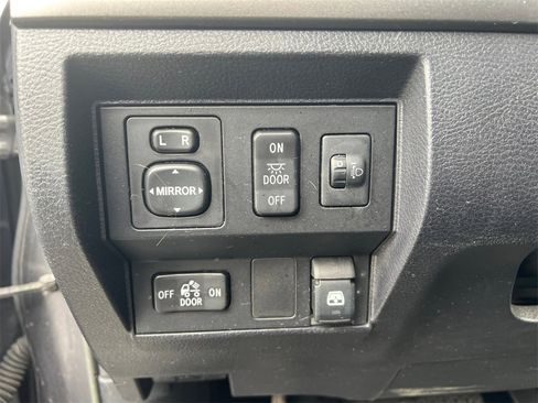 Used 2017 Toyota Tundra SR5 image 13
