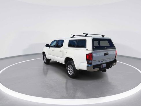 Certified 2018 Toyota Tacoma SR5 AWD/4WD image 6