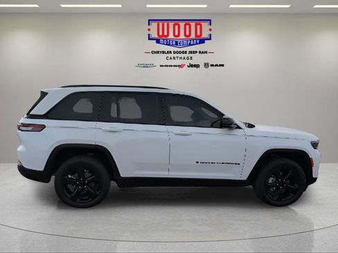 Used 2024 Jeep Grand Cherokee Limited w/ Black Appearance Package AWD/4WD image 2