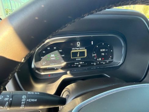Used 2024 GMC Yukon XL SLT w/ SLT Premium Package AWD/4WD image 12