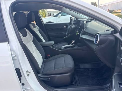 Used 2024 Chevrolet Trax LS w/ LS Convenience Package FWD image 20