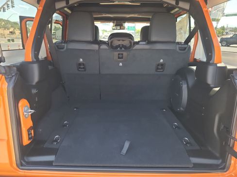 New 2025 Jeep Wrangler Unlimited Rubicon 392 image 27