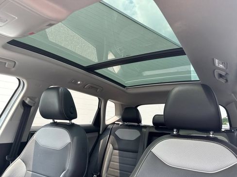 Certified 2023 Volkswagen Taos SEL AWD/4WD image 32