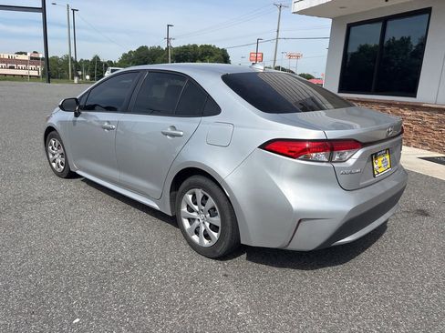 Used 2020 Toyota Corolla LE FWD image 6