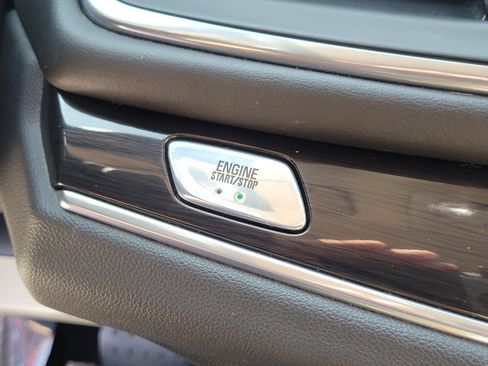 Used 2019 Buick Enclave Essence FWD image 31