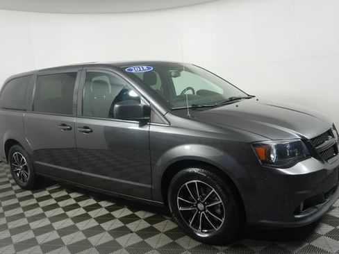 Used 2018 Dodge Grand Caravan SE FWD image 2