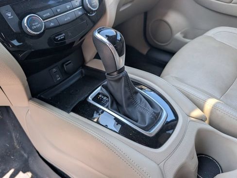 Used 2017 Nissan Rogue SL w/ SL Premium Package FWD image 18
