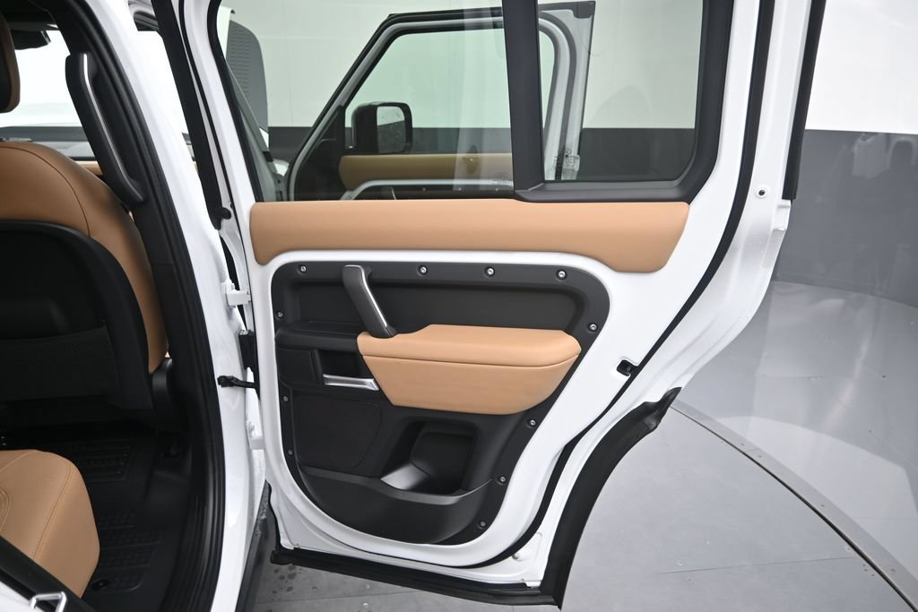 New 2026 Land Rover Defender 110 X-Dynamic SE AWD/4WD image 13
