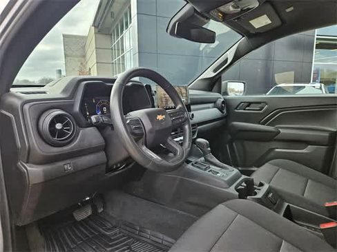 Used 2023 Chevrolet Colorado W/T image 2