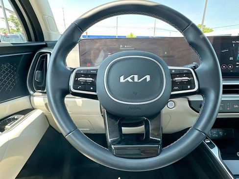 Used 2024 Kia Sorento S FWD image 18