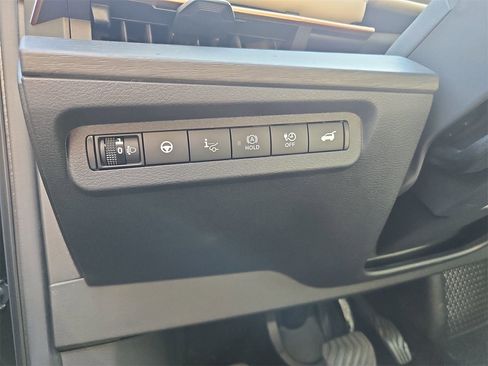 Used 2024 Nissan Ariya Evolve+ image 11