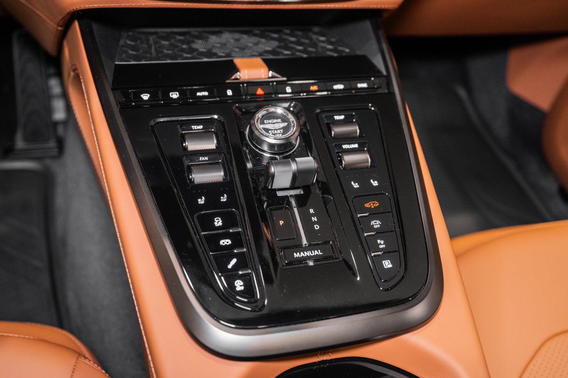 Used 2026 Aston Martin DBX S AWD/4WD image 36