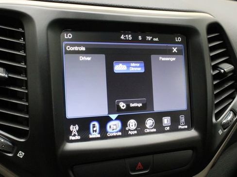 Used 2017 Jeep Cherokee Latitude w/ Comfort/Convenience Group image 27