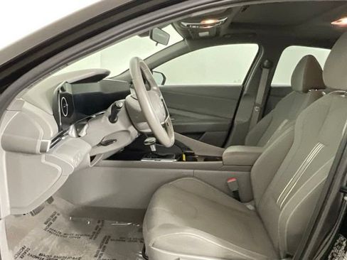 Used 2025 Hyundai Elantra SEL FWD image 10