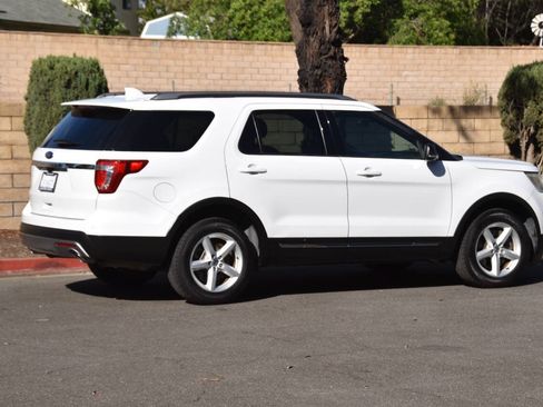 Used 2016 Ford Explorer XLT AWD/4WD image 18