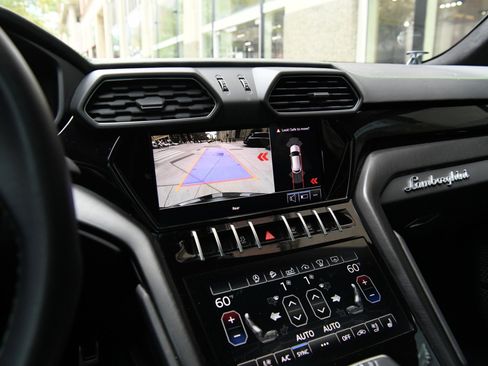 Used 2021 Lamborghini Urus image 17