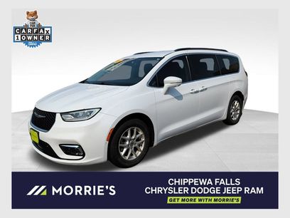 Used 2022 Chrysler Pacifica Touring-L w/ Uconnect Theater Family Group