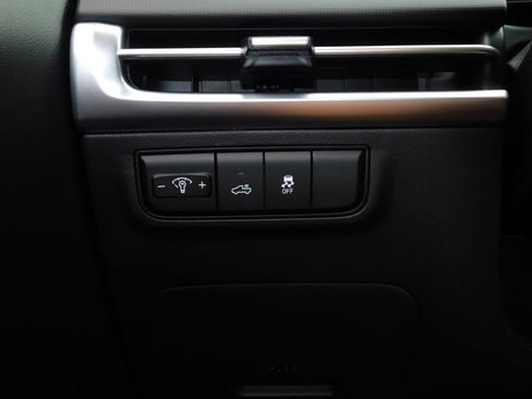 Used 2025 Hyundai Santa Cruz SE FWD image 25