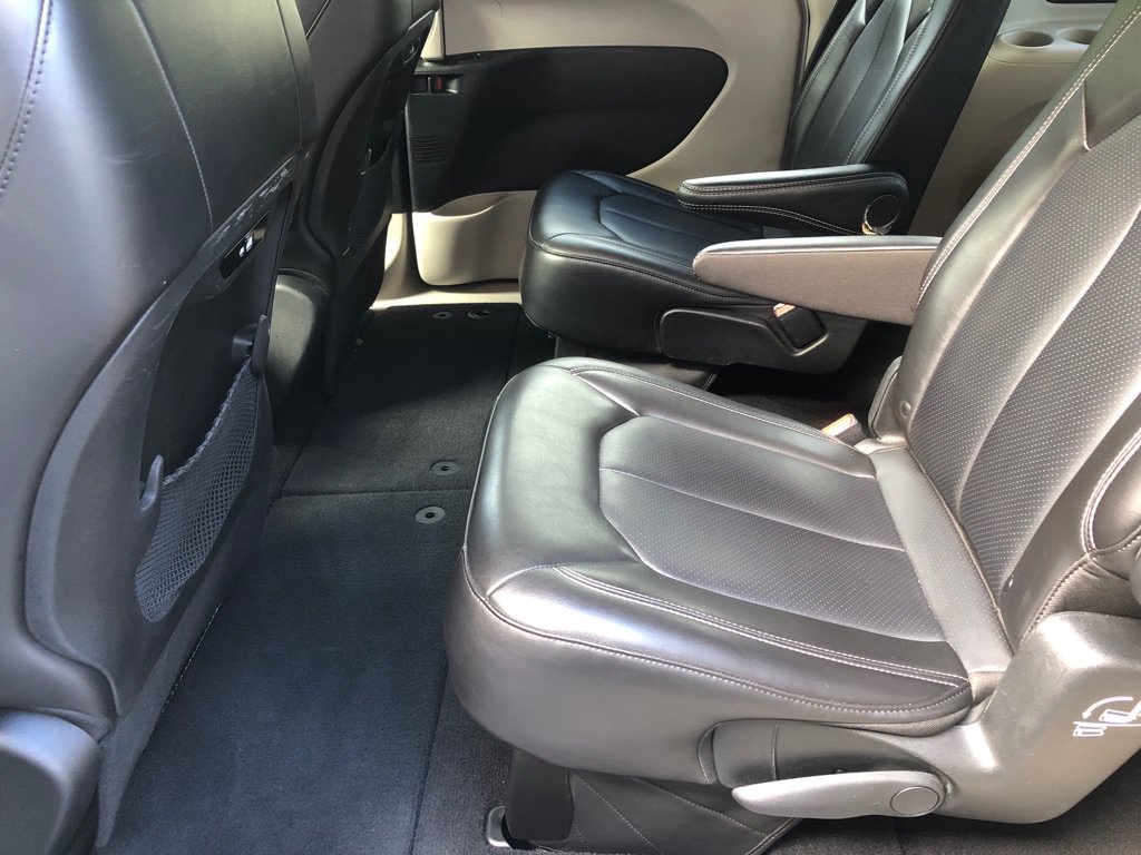 Used 2024 Chrysler Pacifica Touring-L FWD image 20