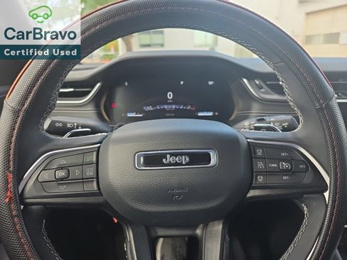 Used 2025 Jeep Grand Cherokee Laredo X w/ Luxury Tech Group I AWD/4WD image 17