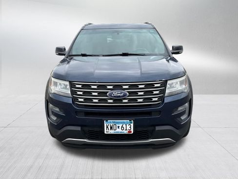 Used 2016 Ford Explorer XLT w/ Equipment Group 202A image 3