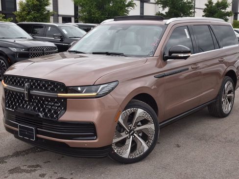 New 2026 Lincoln Navigator Black Label AWD/4WD image 12