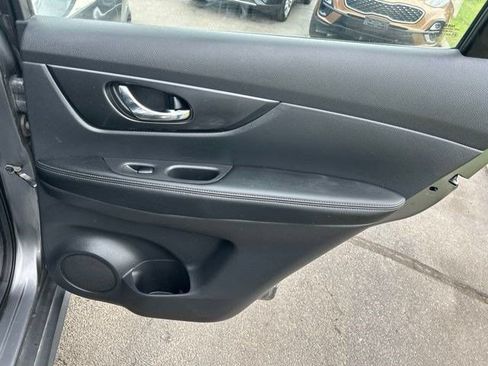 Used 2017 Nissan Rogue S FWD image 35