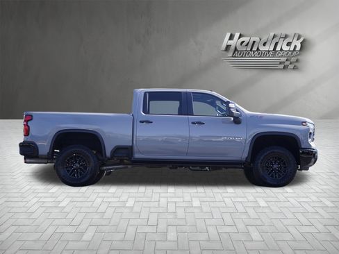 Used 2025 Chevrolet Silverado 2500 ZR2 w/ Technology Package AWD/4WD image 7