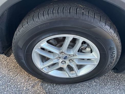 Used 2025 Ford Explorer Active w/ Active Comfort Package image 12