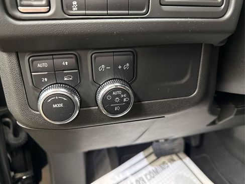 Used 2022 GMC Yukon SLE image 25