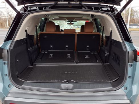 New 2026 Nissan Pathfinder Platinum image 25