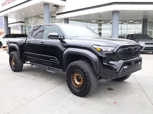 Used 2025 Toyota Tacoma TRD Off-Road AWD/4WD image 8