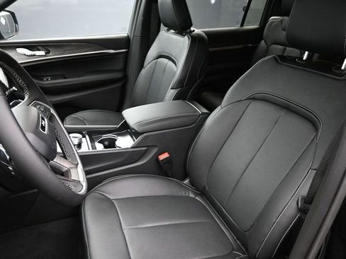 New 2026 Jeep Grand Cherokee L Limited image 13